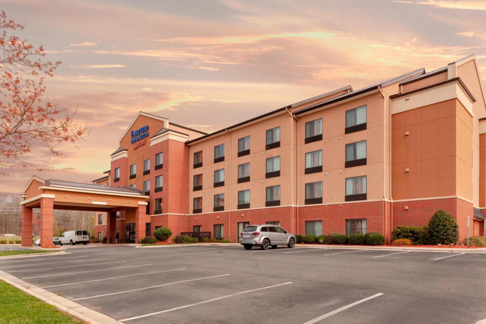 Fairfield Inn & Suites By Marriott Matthews Charlotte Exterior photo